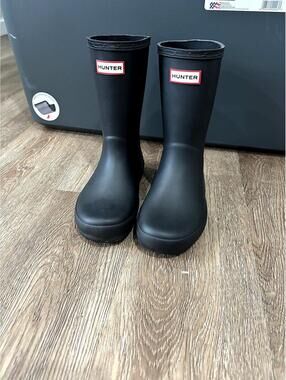 Kids size 12US (11UK) Hunter Rain Boots – Black Matte Short Wellington Boot